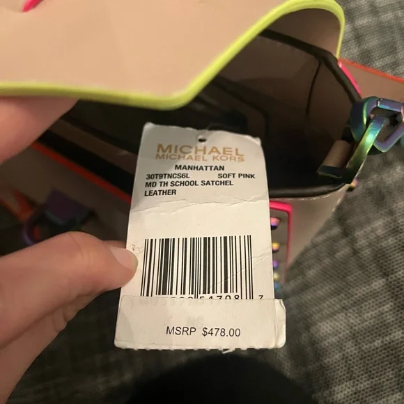 Michael Kors Manhattan purse - Picture 2 of 4